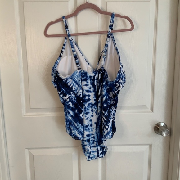 TIE DYE BLUE AND WHITE BATHING SUIT PLUS SIZE 20/22 - Picture 3 of 6